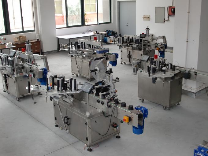 Mesin pelabelan horizontal sisi ganda botol persegi wadah biasa atau tidak beraturan