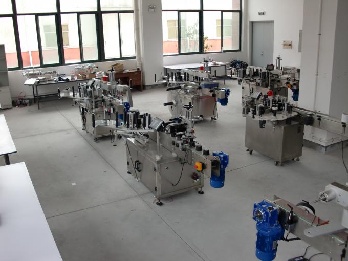 Mesin pelabelan stiker sisi ganda kecepatan tinggi oli hidrolik