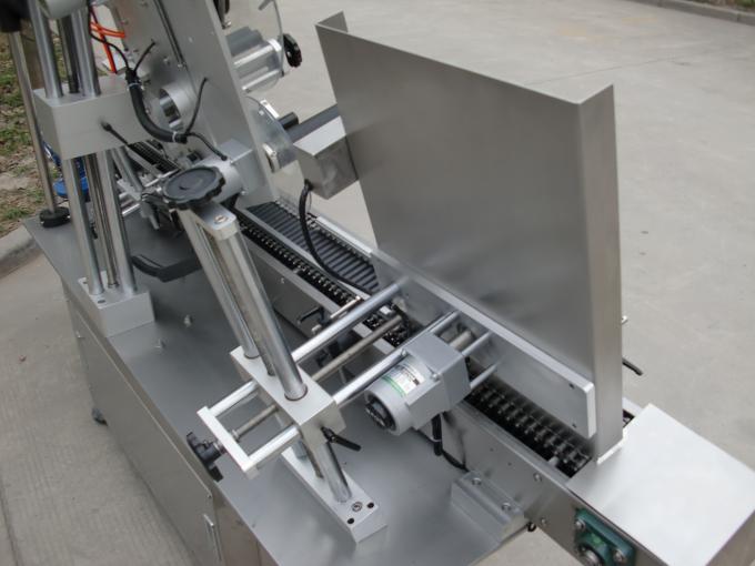 Mesin perekat label kaleng bulat kecil berkecepatan tinggi, mesin stiker label botol hitam mata untuk kosmetik