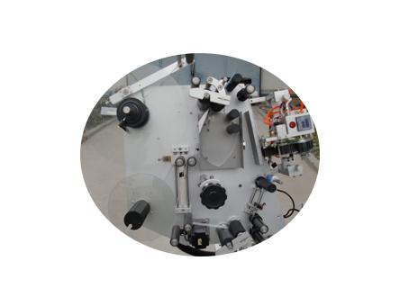 10ml Mesin pelabelan botol kecil Dengan stiker label label lapisan ganda