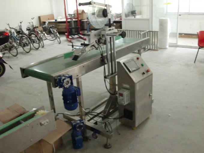 Table Top Self Adhesive Sticker Aplikator Label Permukaan Datar Dengan Mesin Paging Mesin Makan Objek