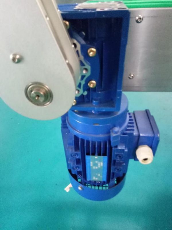 SUS304 Kabinet Mesin Pelabelan Stiker Botol Dua Sisi Persegi Dengan Produk Perawatan Pribadi