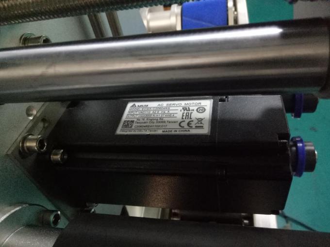 SUS304 Kabinet Mesin Pelabelan Stiker Botol Dua Sisi Persegi Dengan Produk Perawatan Pribadi