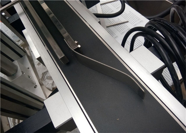 Pengumpanan Otomatis Mesin Pelabelan Atas Jenis Stiker / Label perekat diri