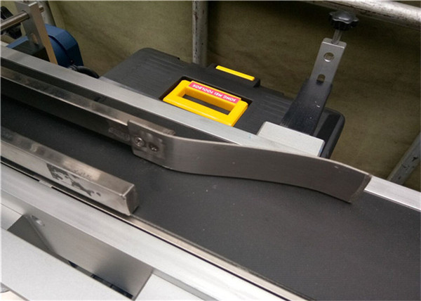 Mesin Pelabelan Atas Otomatis Untuk Botol / Toples / Wadah