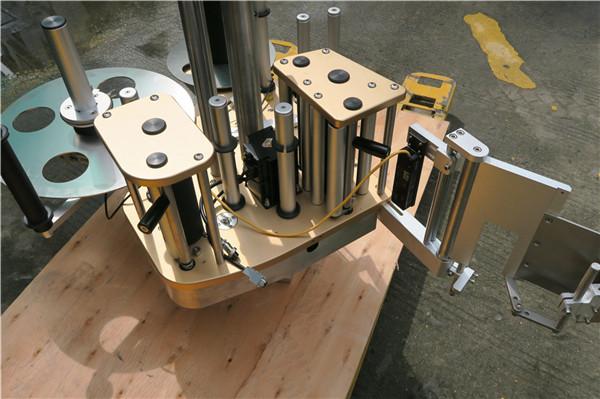 Mesin Pelabelan Stiker Rotary Berkecepatan Tinggi Dengan Fungsi Rotasi