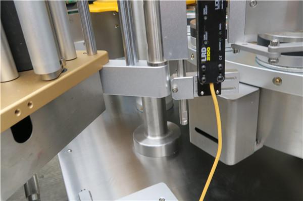 Mesin Pelabelan Stiker Putar Berkecepatan Tinggi Dengan Sabuk Opsi Mesin Pengisian