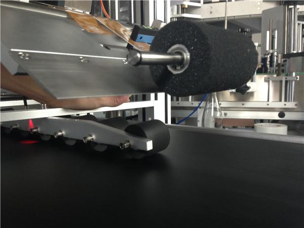 Layar Sentuh PLC Mesin Pelabelan Stiker Otomatis Masker Comestic / Karton Mask