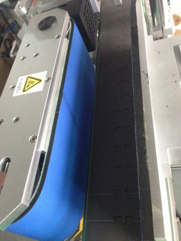 Mesin Pelabelan Perekat Diri, Mesin Aplikator Label Sisi Tunggal / Duble Untuk Tutup Botol