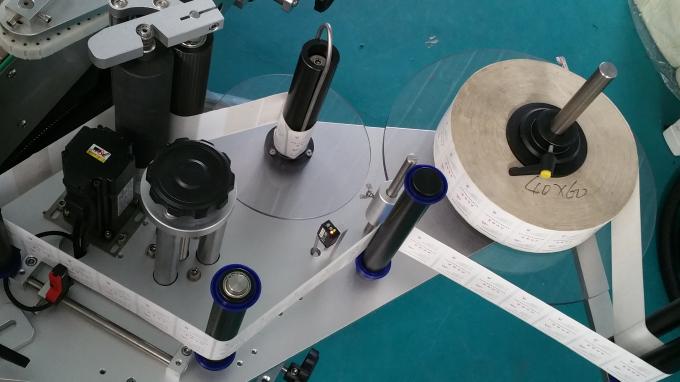 Aplikator Stiker Label Tas Dan Botol Oval, Mesin Cetak Label Perekat Diri Dengan Konveyor Panjang